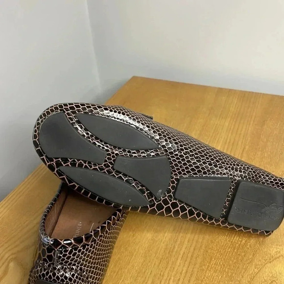 Donald J Pliner • Patent Loafer Faux Alligator • 6.5 - Picture 9 of 10